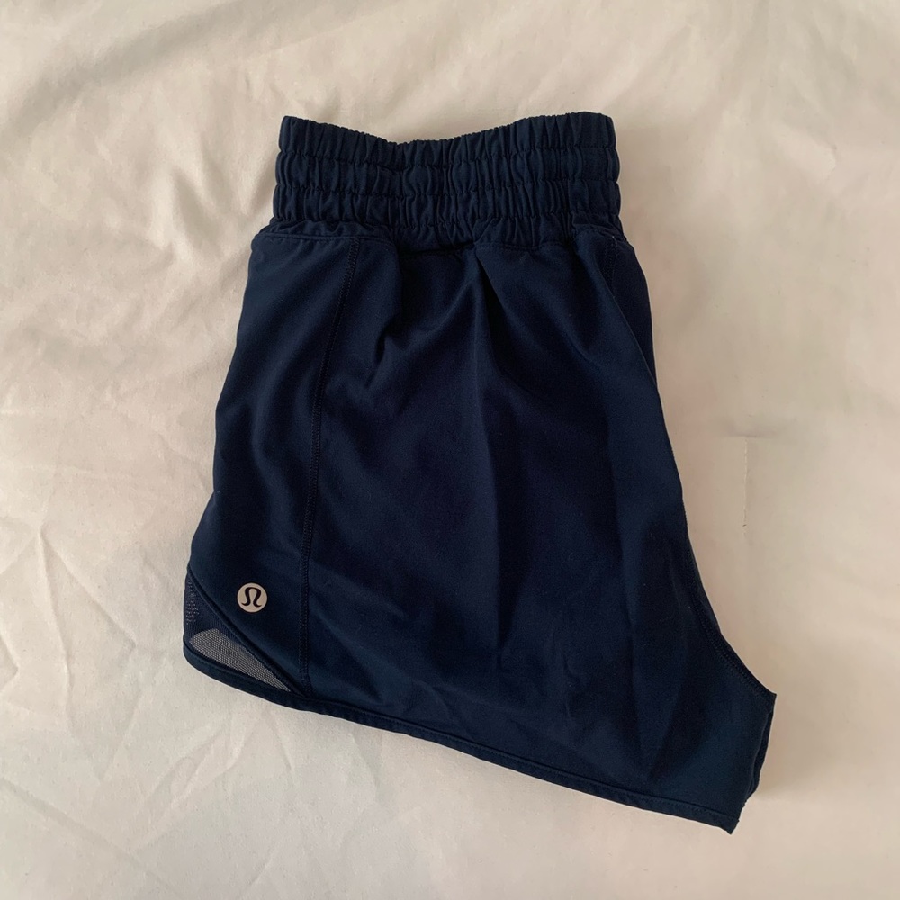 NAVY HOTTY HOT LULU SHORTS!